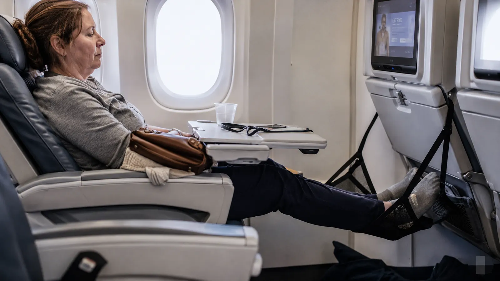 BASIC CONCEPTS Foot Hammock: The Honest Review After 60 Flights